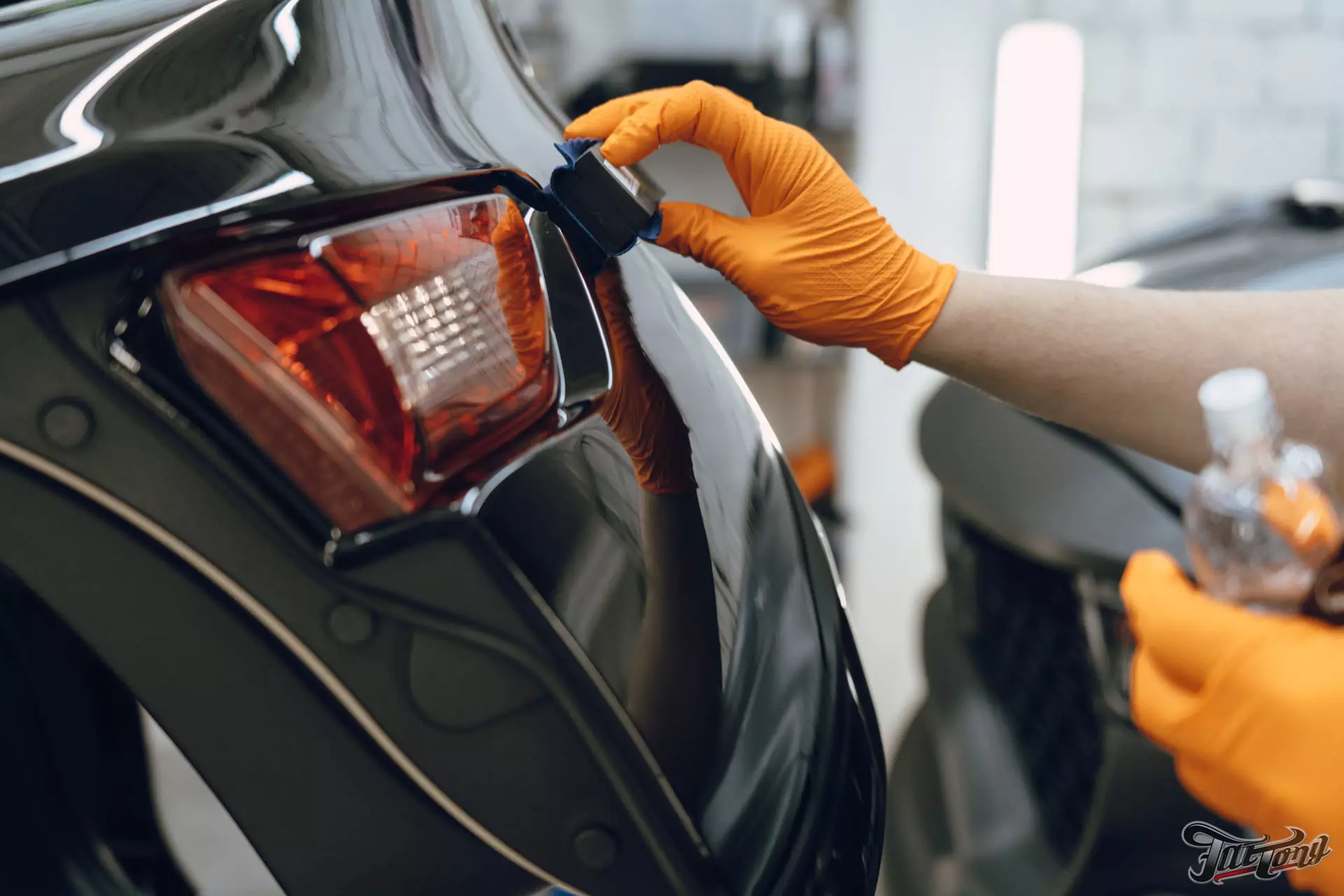 Infiniti QX70. Полировка кузова+керамика. Мойка подкапотного пространства. Химчистка салона. Окрас дисков